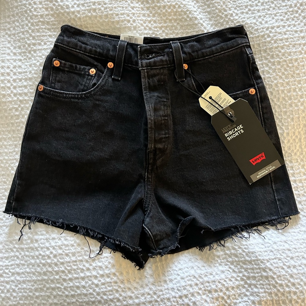 NWT Levi’s black denim ribcage shorts
